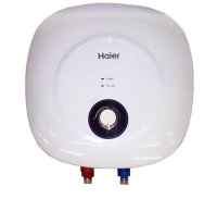 Накопительный электрический водонагреватель Haier ES15V-MQ1 над раковиной
