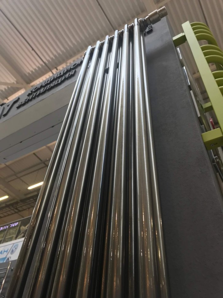 Стальной трубчатый радиатор Zehnder 2180 Charleston 8 секций TechnoLine